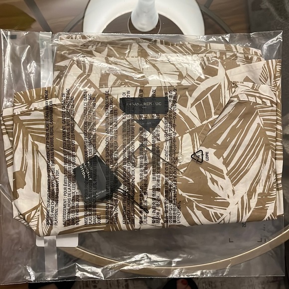 NEW Men’s Banana Republic Button Down Shirt - Picture 2 of 5